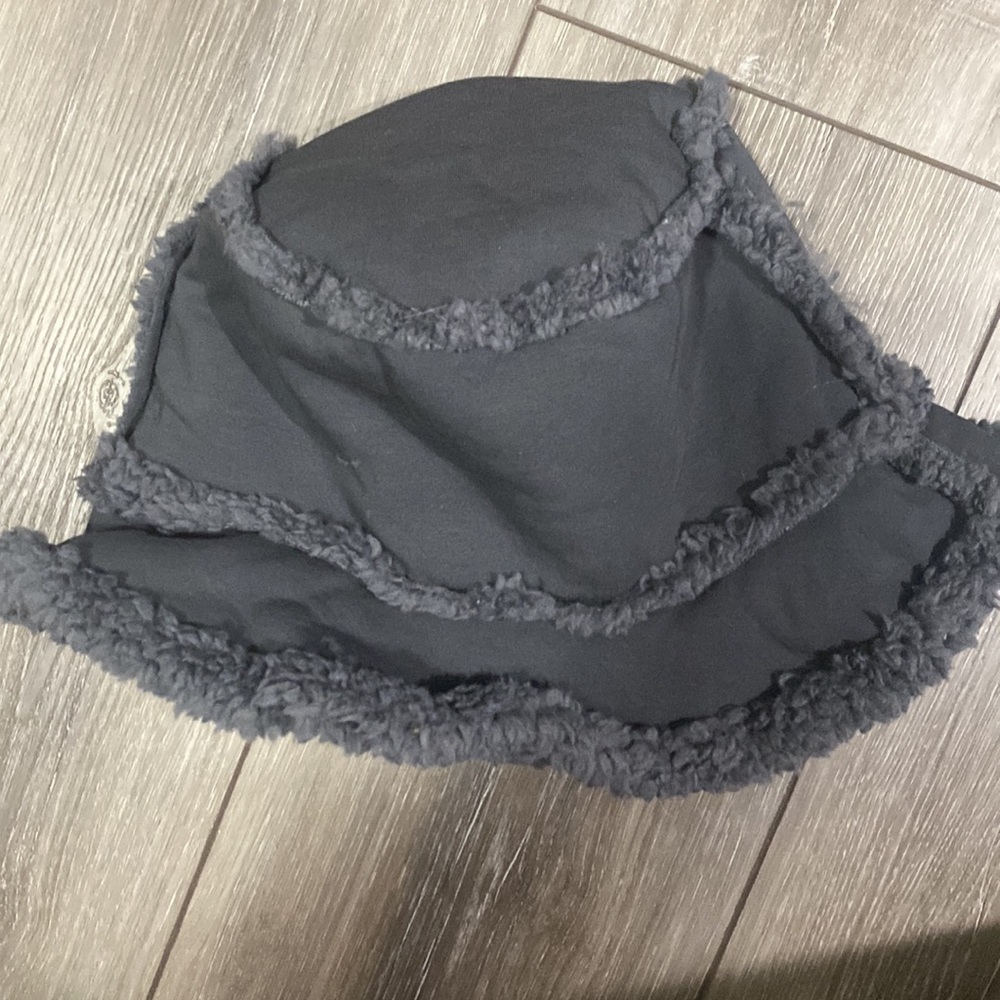NWOT! Ugg Charcoal Fleece-Trimmed Hat - Picture 3 of 5